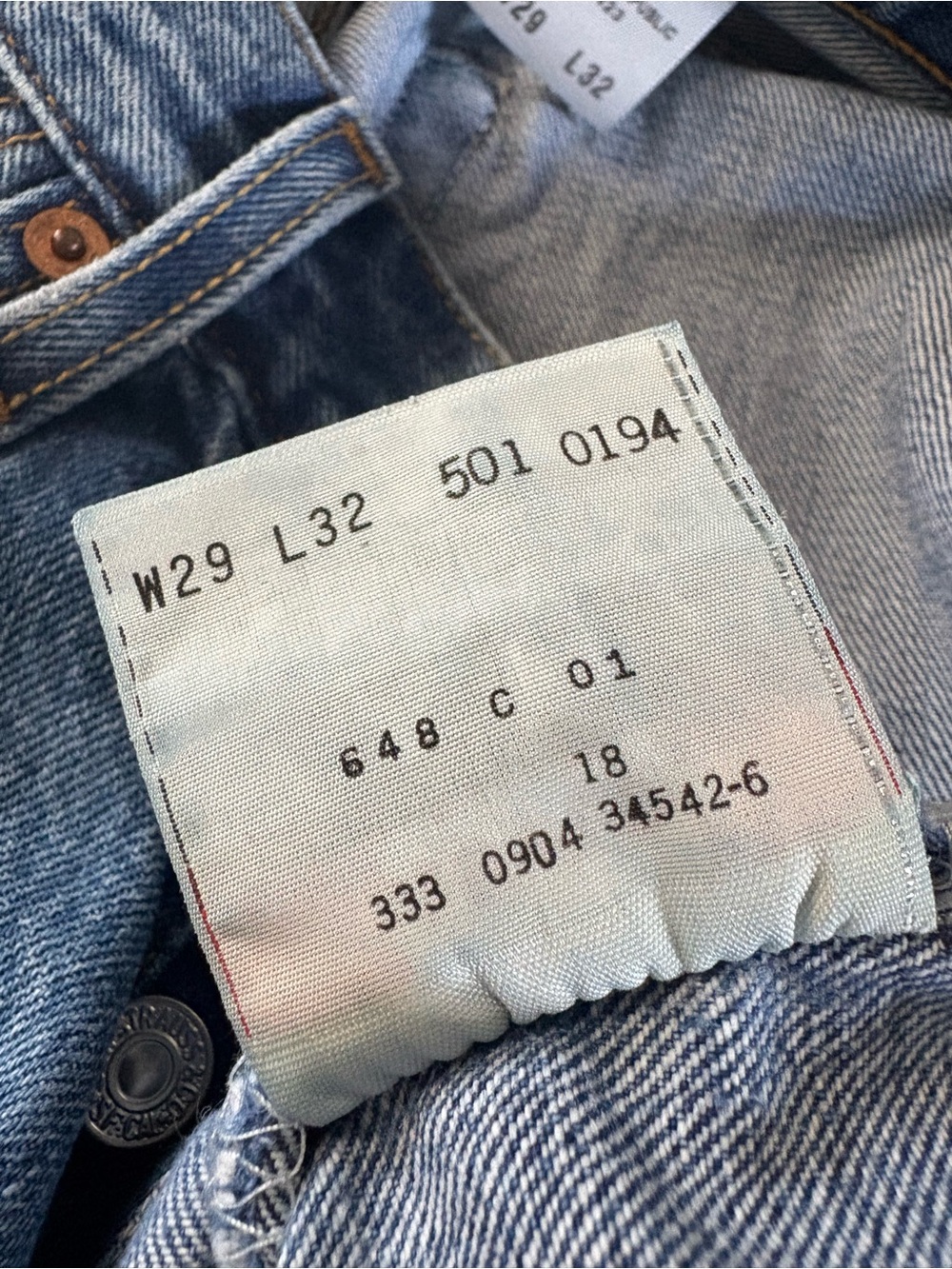 Vintage Levi's 501 Medium Wash Button-Fly Blue Jeans - Y2K - Picture 7 of 12